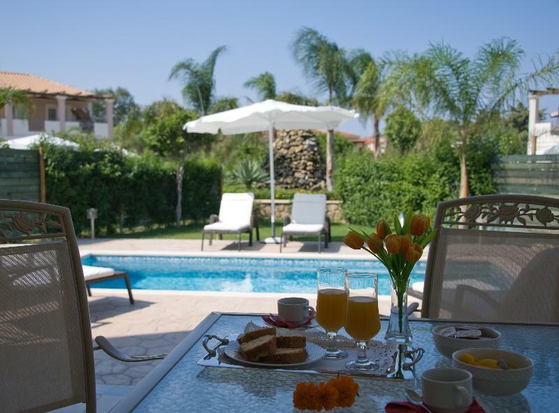 Mamfredas Luxury Resort Planos  Exterior photo