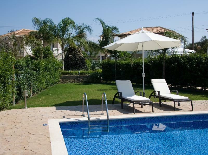 Mamfredas Luxury Resort Planos  Exterior photo